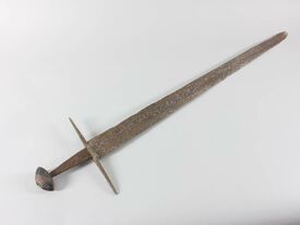 Fabriquée en fer, cette épée est caractéristique  des modèles francs importés de Scandinavie.