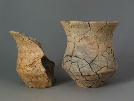 La fin du Néolithique est dénommée culture Campaniforme, elle tire son nom d'un gobelet en céramique fine en forme de cloche renversée.